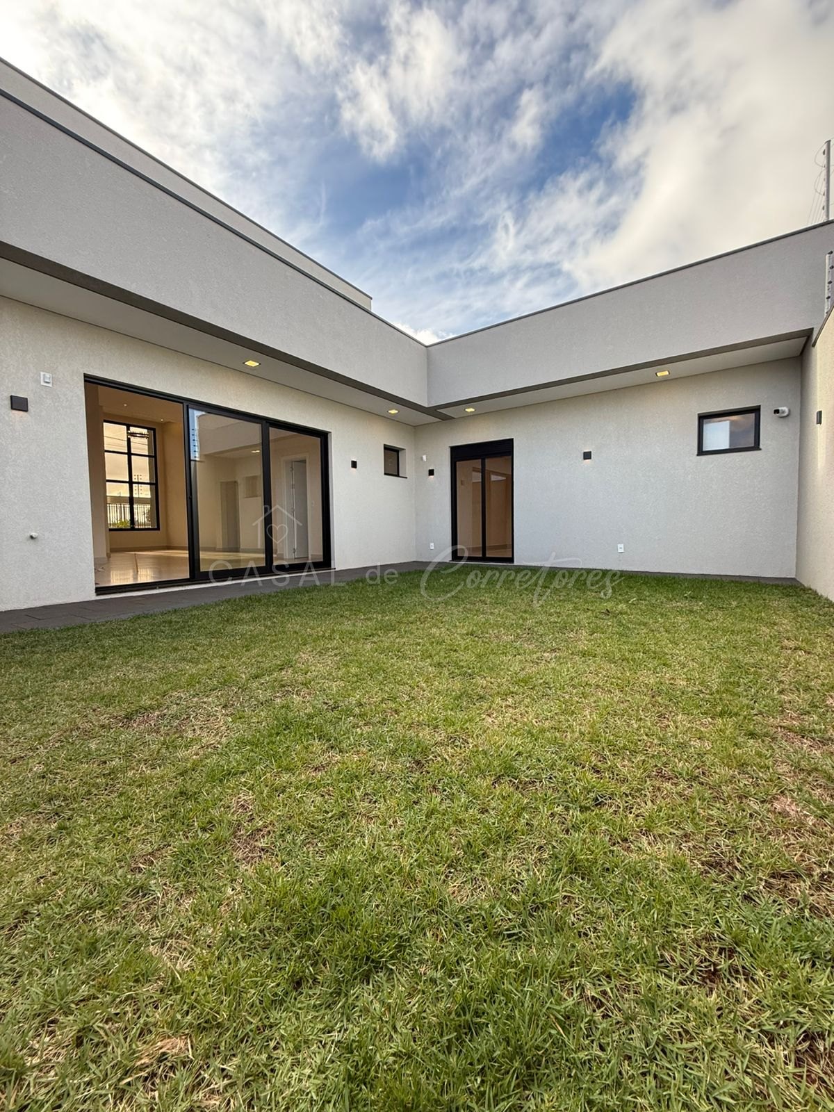 Casa Térrea de Alto Padrão no Paraíso Tropical