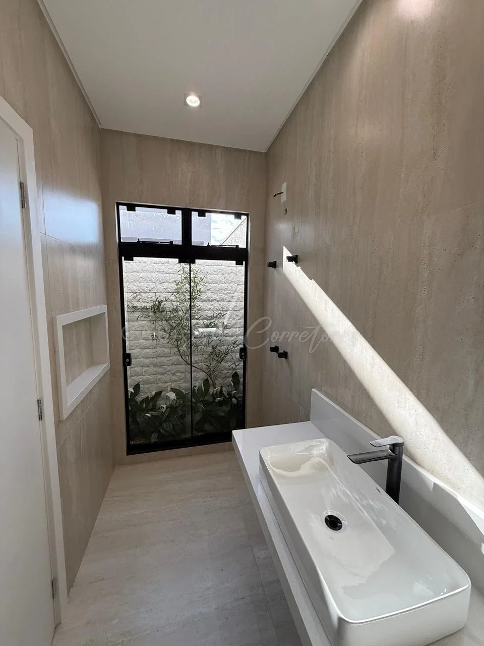 Casa no Recanto Tropical  Arquitetura Contemporânia.