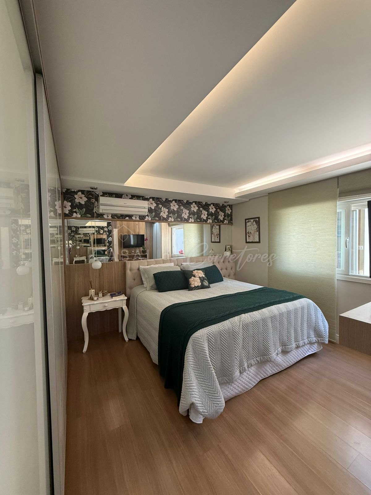 Casa de Alto Padrão em Condomínio no Country