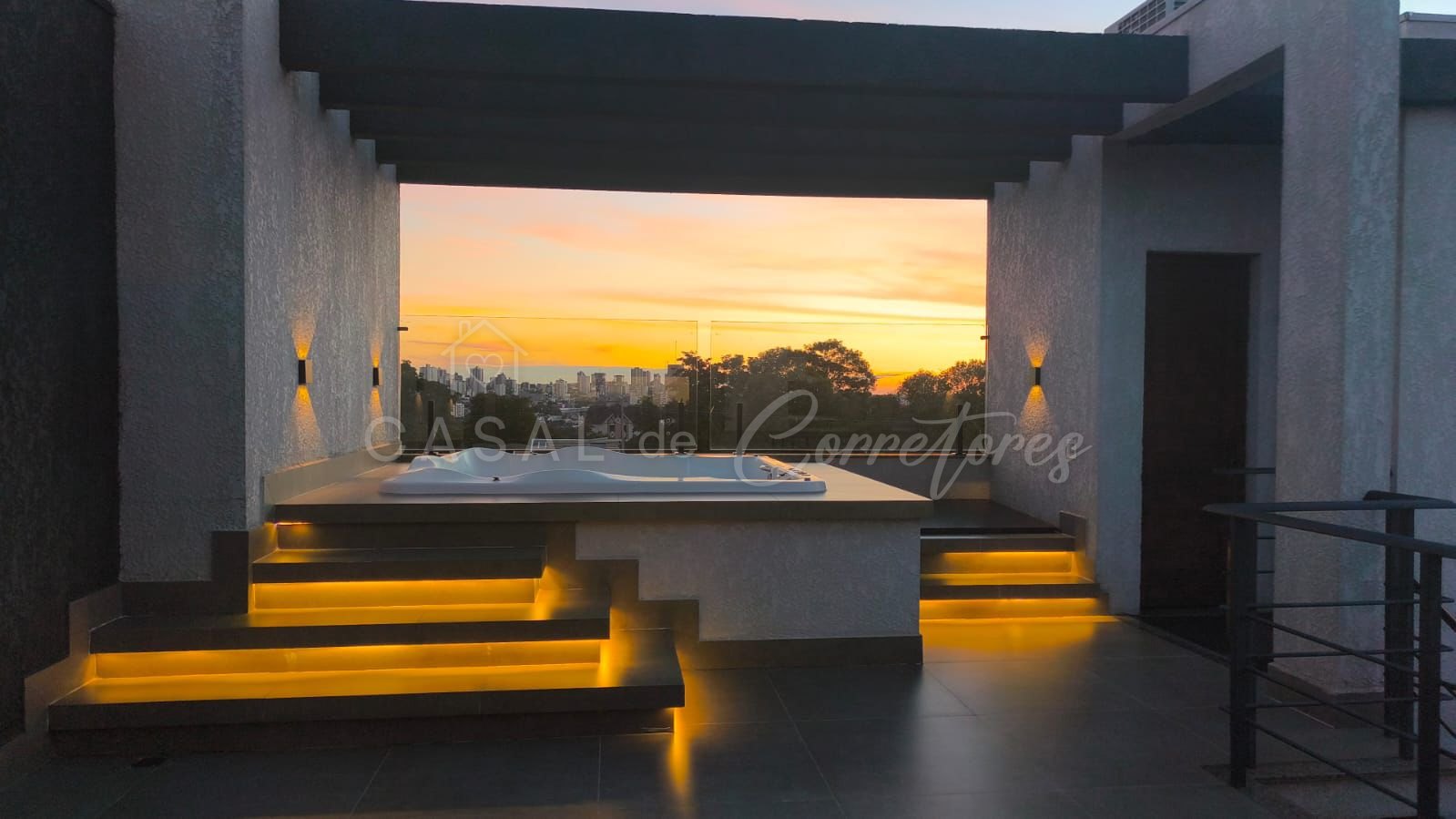 Casa de Alto Padrão em Condomínio no Country