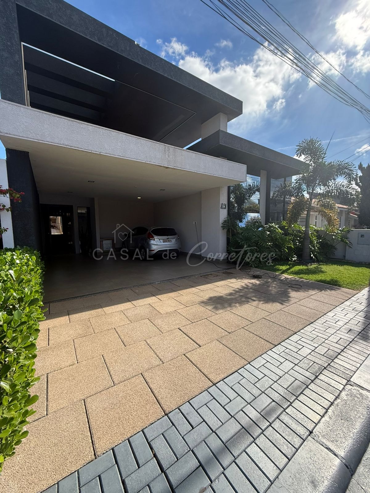 Casa de Alto Padrão em Condomínio no Country