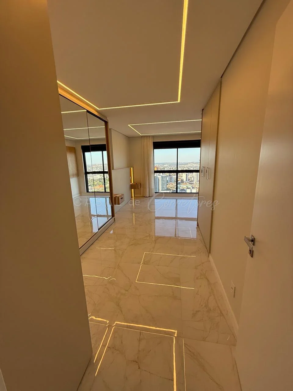 Apartamento de Alto Padrão para Locação no Edificio Francisco Henrique Renz.