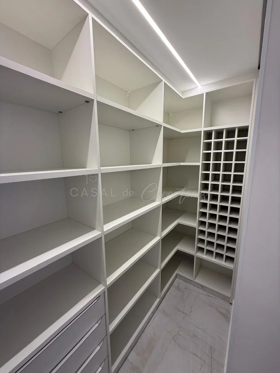 Apartamento de Alto Padrão para Locação no Edificio Francisco Henrique Renz.