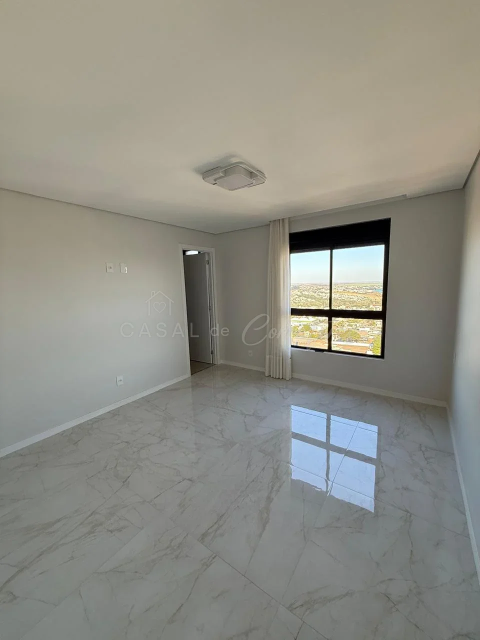 Apartamento de Alto Padrão para Locação no Edificio Francisco Henrique Renz.