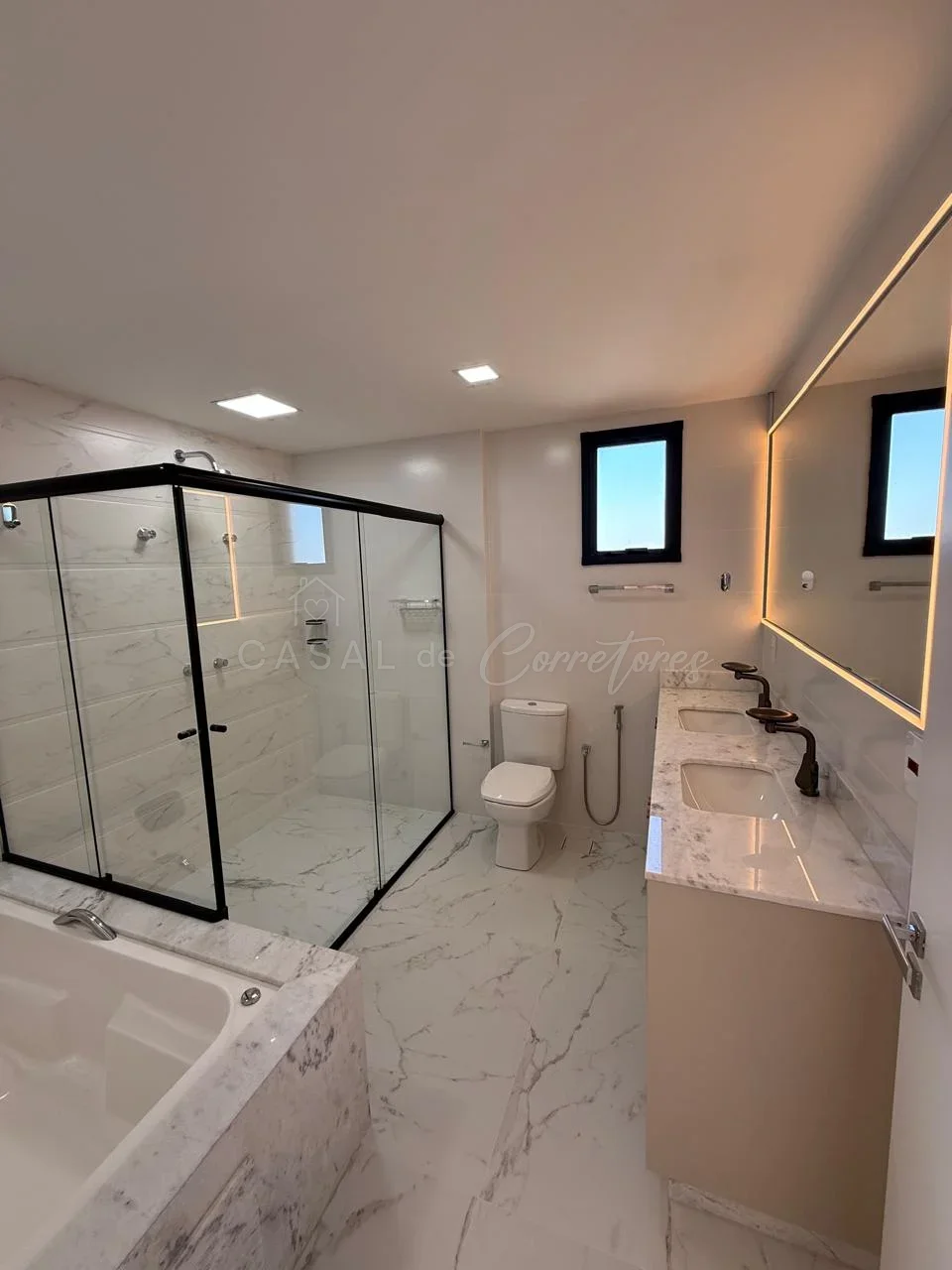 Apartamento de Alto Padrão para Locação no Edificio Francisco Henrique Renz.
