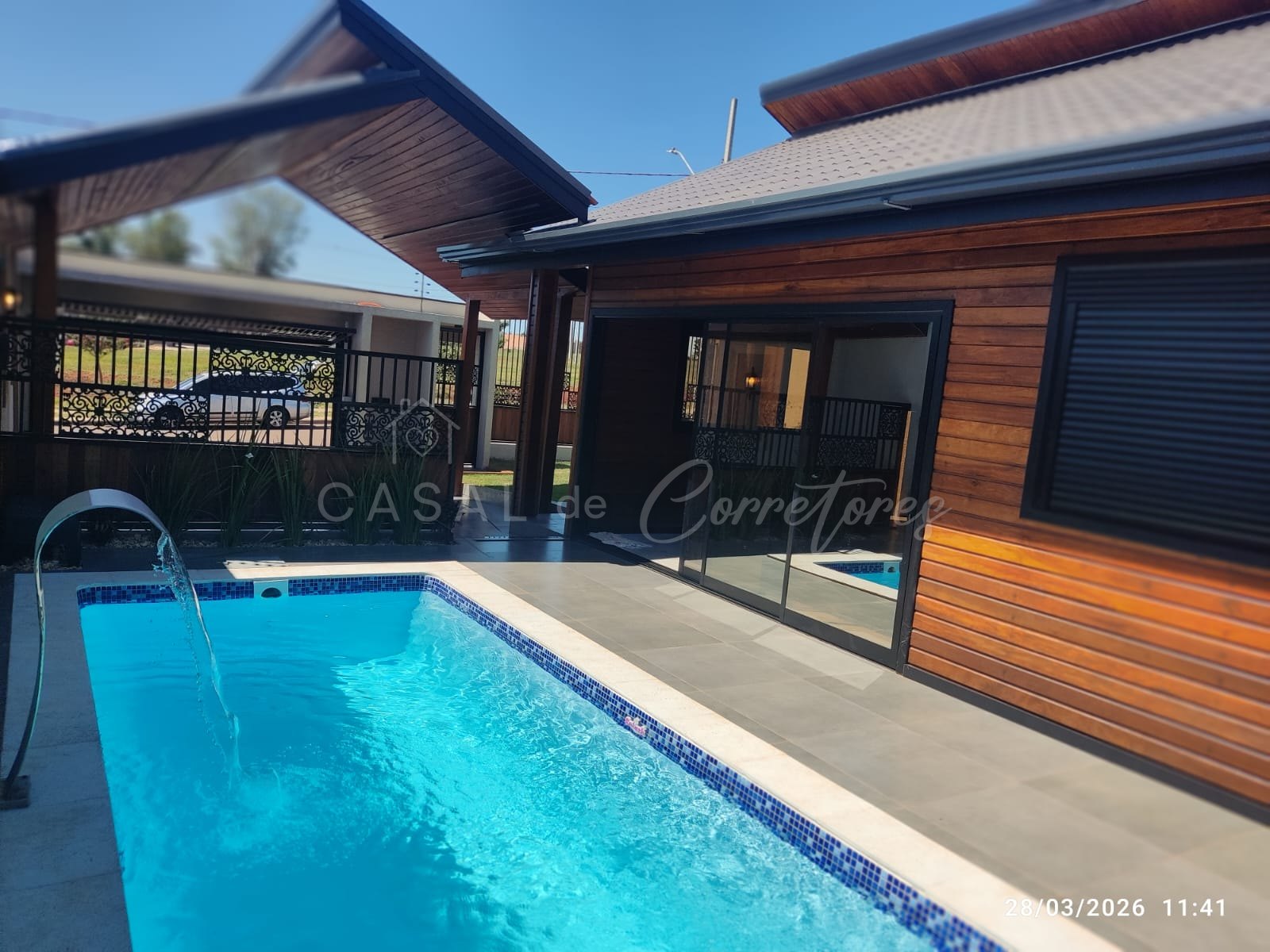 Casa de alto padrão com piscina aquecida