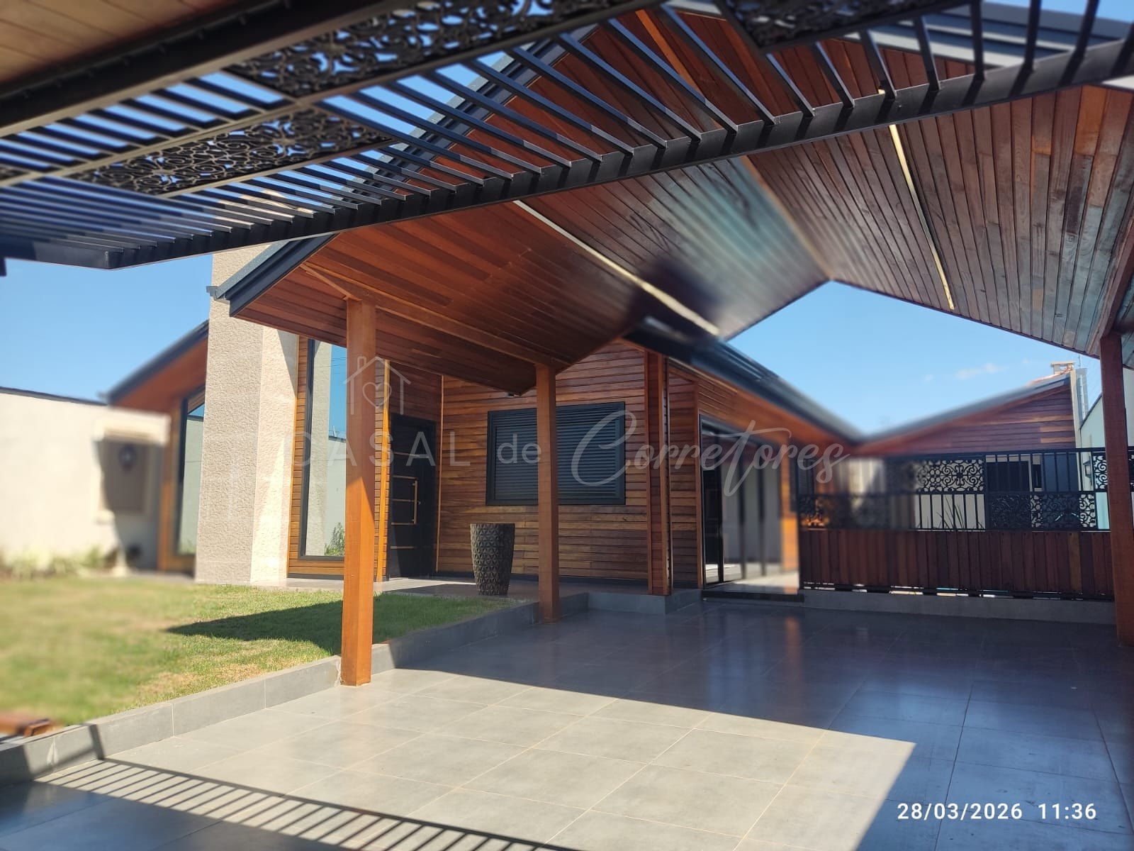Casa de alto padrão com piscina aquecida