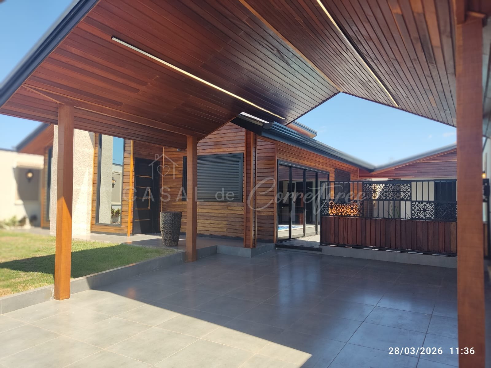 Casa de alto padrão com piscina aquecida