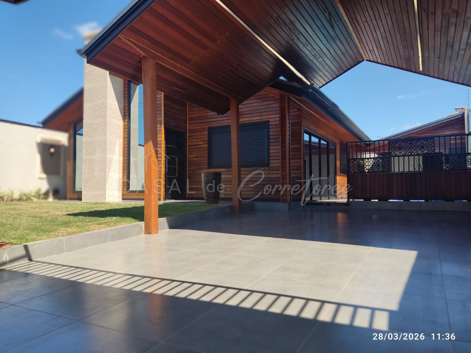 Casa de alto padrão com piscina aquecida