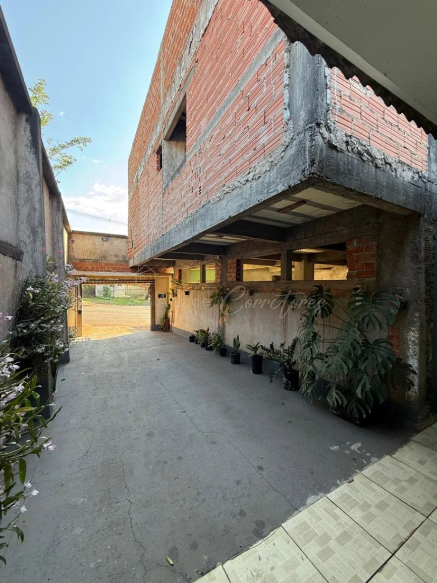 Imóvel para Moradia e Investimento com Múltiplas Fontes de Renda