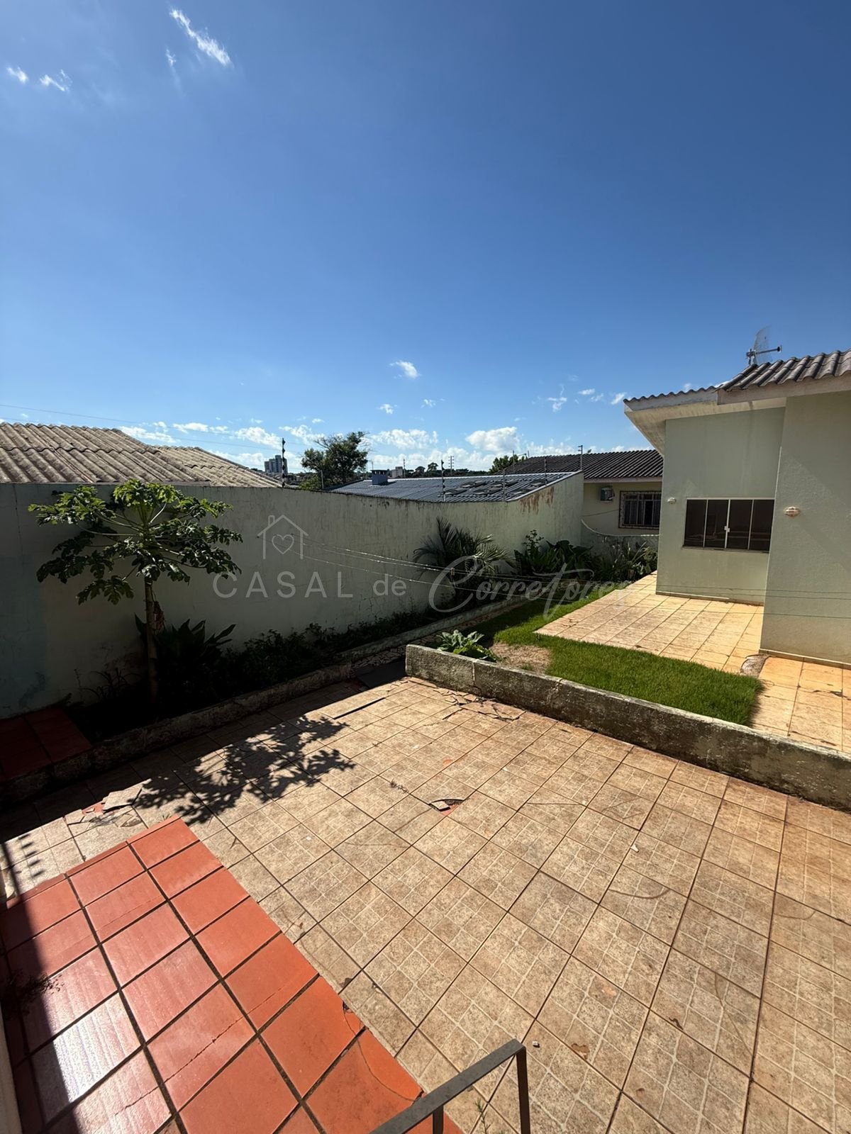 Terreno com duas casas no Neva