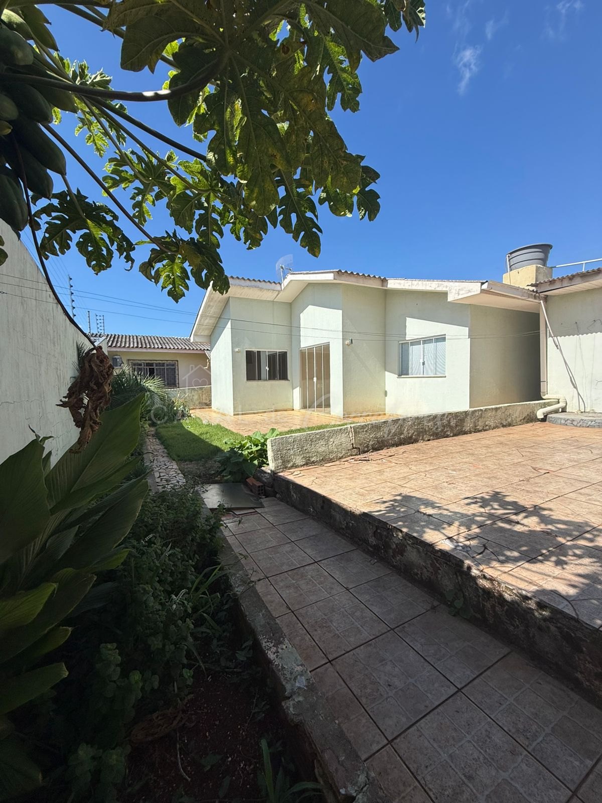 Terreno com duas casas no Neva