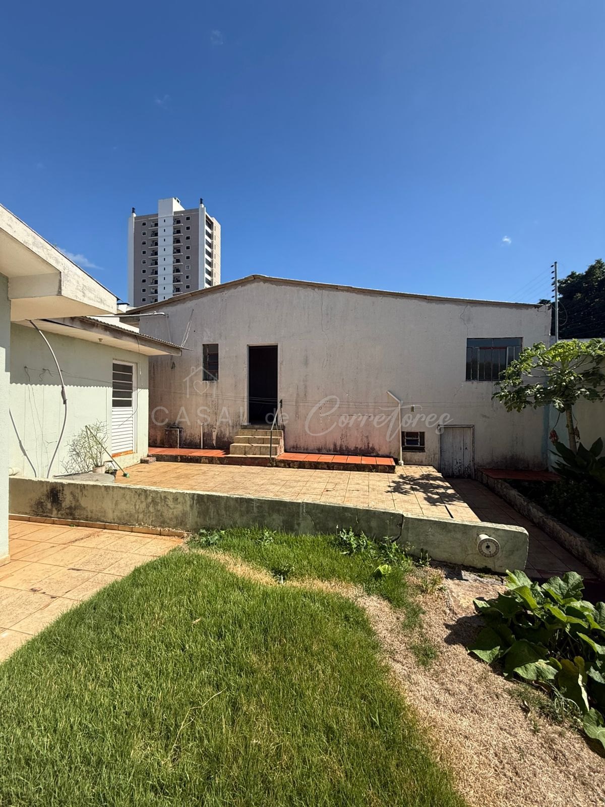 Terreno com duas casas no Neva