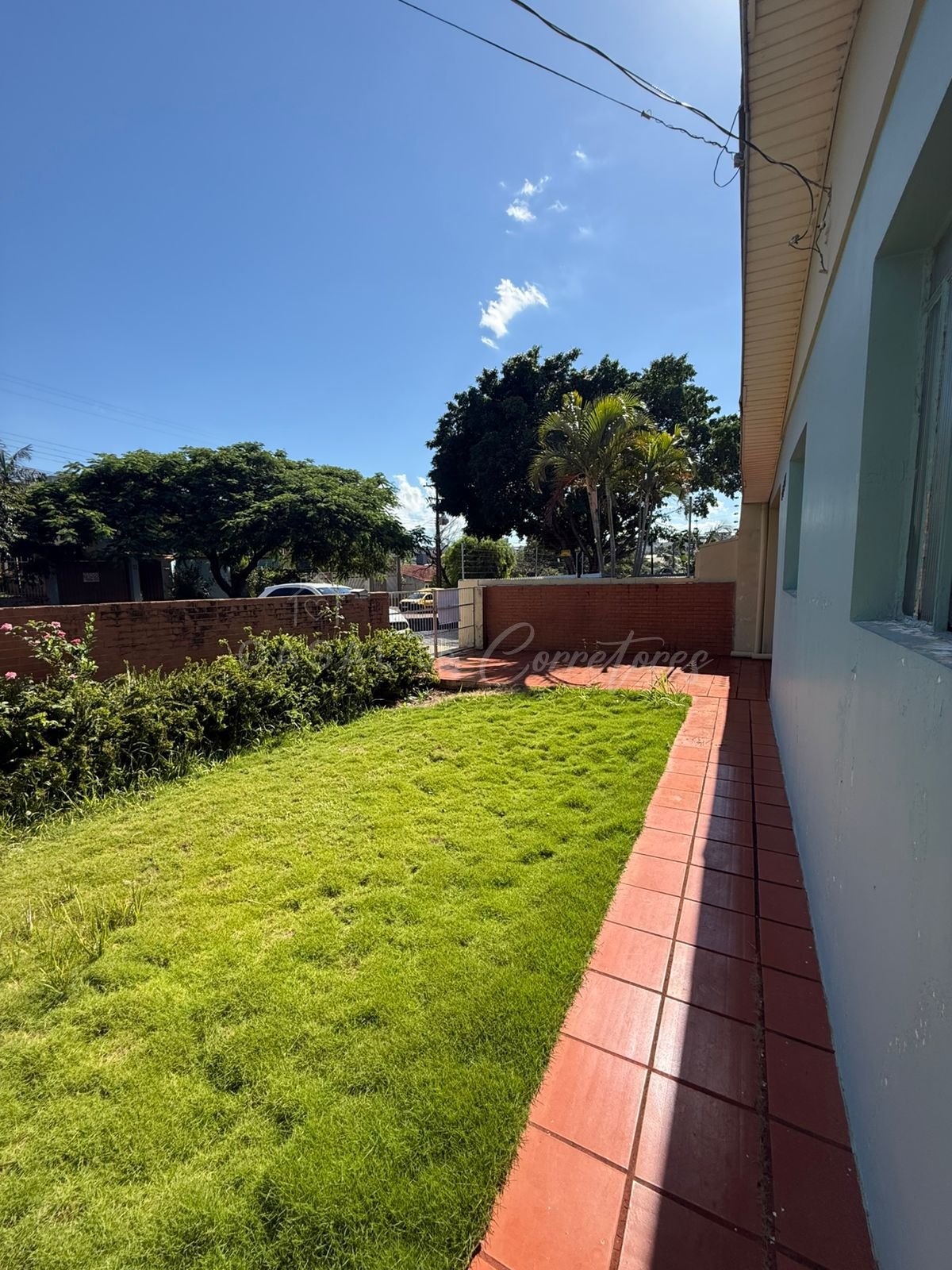 Terreno com duas casas no Neva